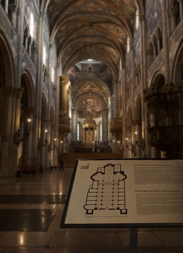 interno del duomo di parma navata